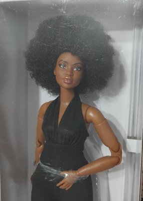 收藏型芭比娃娃黑標Barbie Looks#2日燒肌黑人女娃/瑜伽體/超級可動關節體/豐腴體型/臉妝微瑕/全新現貨