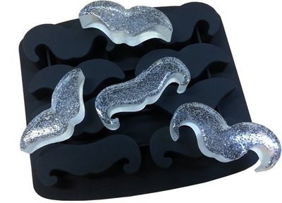 Q-Max的翹鬍子 造型製冰盒，一次可做8個造型冰塊! 食品級矽膠材質，保證不含塑化劑!也可以當巧克力模