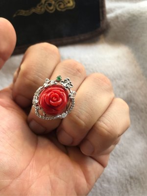 早期收藏-紅珊瑚立體厚料雕刻玫瑰花戒指
