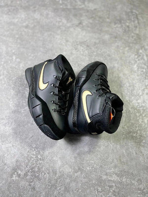 耐克Nike Zoom Kobe 1 Protro 科比一代中幫實戰籃球鞋 黑金 AQ27