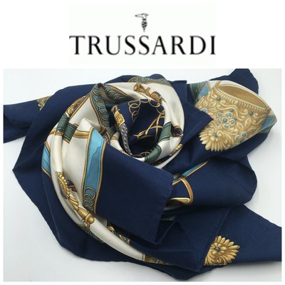 【皮老闆二店】二手真品 TRUSSARDI 絲巾  Z436