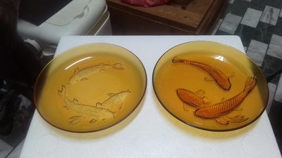 早期玻璃鯉魚盤 2個1標