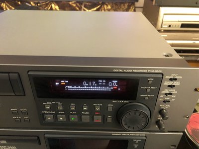 Sony pcm r500 dat 最穩定的4DD 數位錄音機 全機漂亮 正常使用中 磁鼓只用了127小時 難得。可成套銷售 直達商用事業機設備 最好自取