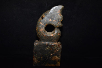紅山文化隕石印章、有磁性、漿細膩，，重量1.88克、1012918【華夏館藏】佩飾器 玉佩飾 動物形飾