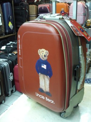 【玩皮豹】熊熊叔叔21吋【360度可加大/寬輪/PU防水】拉桿行李箱／旅行箱(暗紅色) 海關鎖