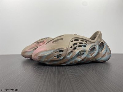 Adidas Yeezy Foam Runner 藍褐粉洞洞鏤空拖鞋 GY3969