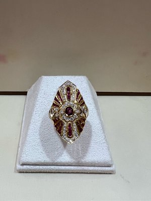 天然紅寶石鑽石造型戒指，款式特殊不撞款，復古風格設計，手工戒台，超值優惠價29800元