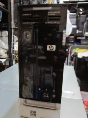 【強強二手商品】HP  Q8200 四核心 直立式原廠機DVD~DDR22Gx2G原廠獨顯卡500G硬碟多功能讀卡穖