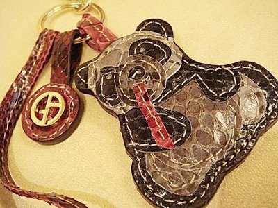 清倉大降價！全新正品名牌 Giorgio Armani 蟒蛇皮貓熊造型鑰匙圈吊飾！低價起標無底價！本商品免運費！