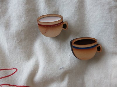 發現花園 日本選物~日本製 kanmi 杯子咖啡 胸針 別針～白咖啡/黑咖啡