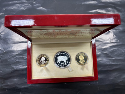 A024-台灣銀行98年牛年生肖套幣，幣佳，紙盒佳，有收據