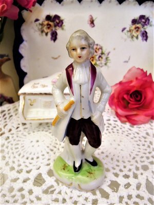 紫丁香歐陸古物雜貨♥歐洲 vintae早期古典男紳士陶瓷娃娃