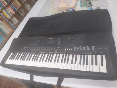 山葉電鋼琴型號：PSR-EW410 76鍵電鋼琴