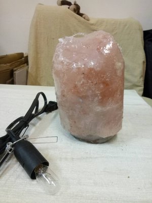 鹽燈喜馬拉雅水晶鹽石天然負離子鹽塊風水鹽燈