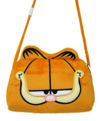 【卡漫迷】 加菲貓 肩背包 斜背包 Garfield 側背包 萬用包 收納袋 化妝袋 化妝包 外出包 絨毛造型包
