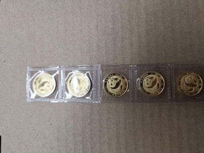 1983年熊貓金幣，重3.11克，純金999，第一個熊貓金幣