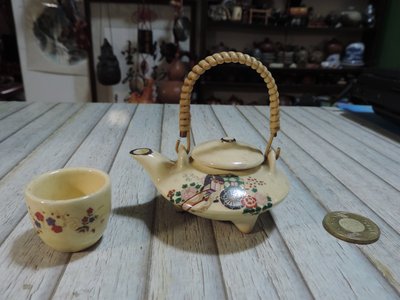 禎安丹雜藝~陶瓷小茶壺杯子 迷你型茶碗蒸酒壺 日本秋芳洞紀念壺 瓷器陶器擺件