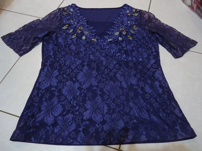 Tunblossom Humble T5 靛藍色五分袖花朵圖案蕾絲上衣,胸寬:44cm,肩寬:38.5cm少穿降價大出清