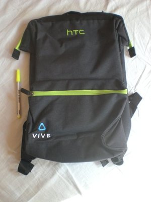 股東會紀念品~107宏達電~HTC 黑色後背包 電腦包 可當書包 大開口大容量 多隔層 寬背帶 透氣網眼布 登山露營旅行