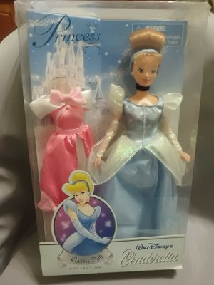 Disney's cinderella classic doll 芭比娃娃