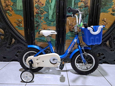 12吋捷安特giant kj125兒童腳踏車適合身高90-100之間騎乘附輔助輪，側腳架，打氣筒車燈桃園自取