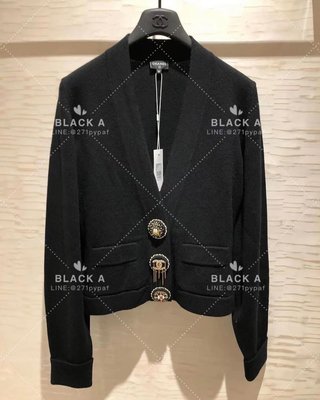 【BLACK A】Chanel 22A Métiers d'Art 手工坊系列 黑色超重工鈕扣cashmere 羊絨針織衫 針織外套 價格私訊