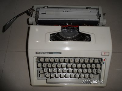 1.復古 懷舊marathon 3000DLX 打字機 早期打字機 功能不明 適收藏觀賞擺飾電影電視拍攝道具