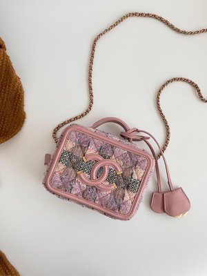 （W30） 週日上新✨ N2V✨2ndHand✨百搭美物✨ CHANEL 香奈兒粉色拼接小可愛相機包