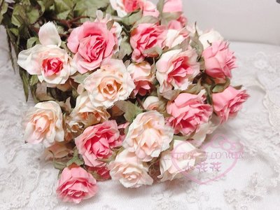 ♥小花凱蒂日本精品♥Hello Kitty 粉白色 玫瑰花束 家庭擺飾 裝飾布置適用 辦公室 居家必備-99965204