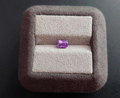 [絲絨紫羅蘭] 天然 Violet 紫羅蘭色紫色藍寶石(無燒無處理) 紫藍寶 紫色剛玉 1.08克拉 送CGL證書