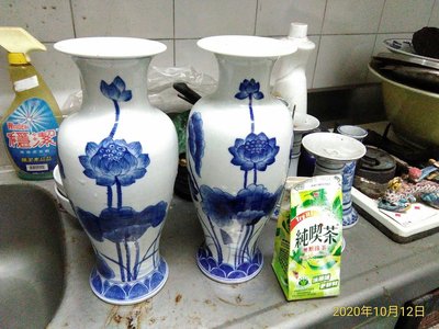 青花彩釉蓮花中花瓶一對 21-30公分高 佛桌適用