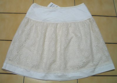 MA TSU MI瑪之蜜,全新L號,有吊牌,米白色+花朵蕾絲.緞帶滾邊,及膝裙