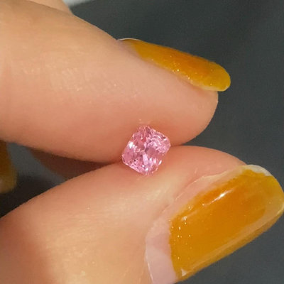 0.64ct越南粉鉆色尖晶石
