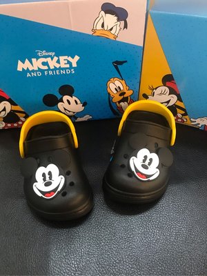 [kiki鞋舖] 新款Disney迪士尼涼鞋 迪士尼布希鞋 超級可愛大臉立體米奇布希鞋 黑色 尺寸：13～18 台灣製