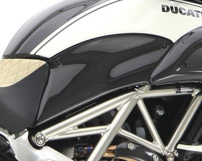 DNS 部品 Moto Corse DUCATI  DIAVEL 碳纖維油箱下飾蓋