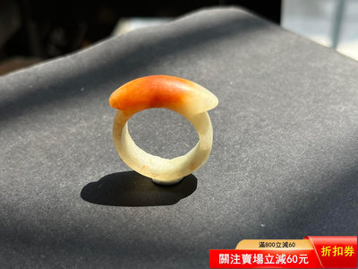 天然老翡翠紅翡戒指，肉細色美，少有的大圈口，戒圈有不扣紋不影