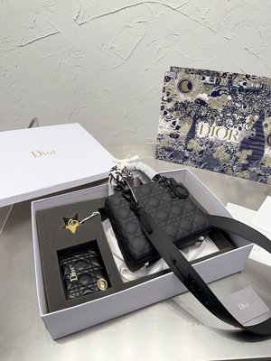 Dior套盒 回饋老顧客原裝磨砂皮 4格 20cm你們無限回購的20cm磨砂戴妃包還贈送了一 NO115619
