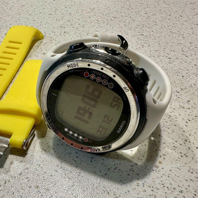 [二手品]Suunto D4i 潛水電腦錶 功能正常無盒裝
