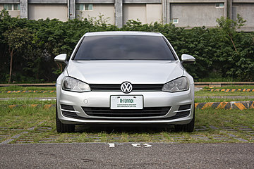 上呈車業 VW Golf 1.2 Tsi 客人換車留下，便宜出售 可全額貸