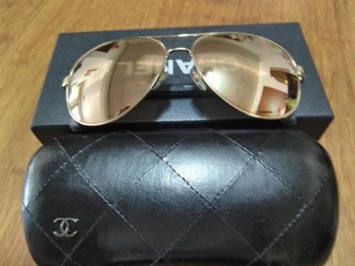 Chanel菱格紋皮革鏡邊鏡面太陽眼鏡