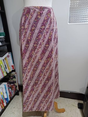 il passe temps  ♥日本品牌♥ 紫色花卉滿版  鬆緊腰設計  絨布材質  長裙  特價990元(不議價)