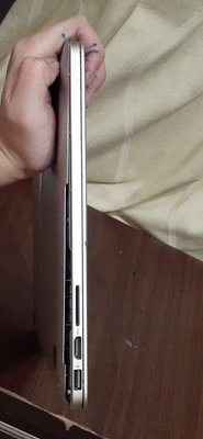蘋果 Apple MacBook A1398 Pro 15吋筆電零件機 只有測試插電源有充電燈亮 狀況: 不開機 電池膨脹 有拆機如圖