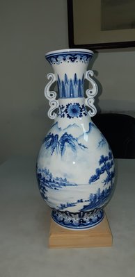 《壺言壺語》金門陶瓷廠製早期手繪青花瓷瓶 保存完整 品相優..喜歡可議價