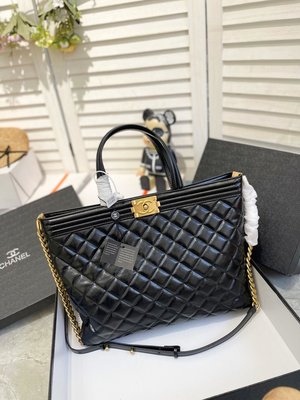 【日本二手】大號小號  Chanel 托特包 大氣時髦購物袋#香奈兒Chanel一眼就愛上，vintage高級感tote金鏈25193