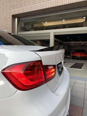 《※台灣之光※》全新寶馬BMW F30 15 14 13 12年原廠款式歐規LED光柱光條全紅尾燈後燈外側 台灣生產