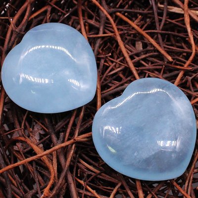 天然水晶碎石 天然海藍寶原石擺件心形石頭小顆粒水晶飾品天藍色礦石寶石