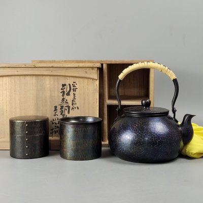 。玉川堂造日本銅壺建水茶筒茶具一套。打出紫金色錘