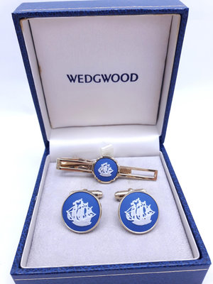 WEDGWOOD帆船浮雕領帶夾及袖扣一組--附盒子