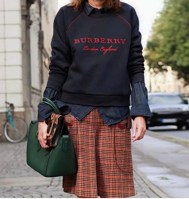 近新 BURBERRY 深藍 LOGO 衛衣 上衣 *倫敦櫥窗*