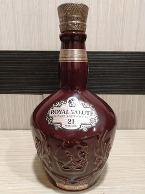 陶瓷，空酒瓶 皇家禮炮威士忌 700ml Royal Salute 21 Years Old，包含絨布套，近全新
